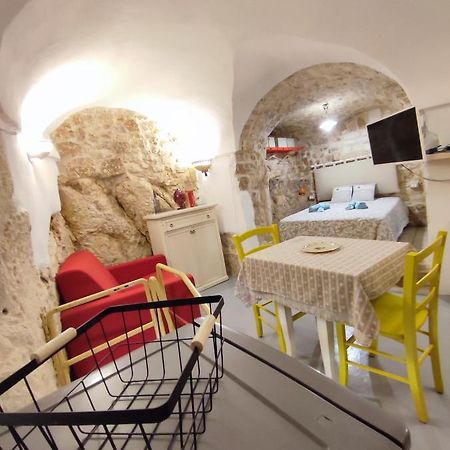 Ostuni- Casa Cisterna Porta San Demetrio Apartamento Exterior foto